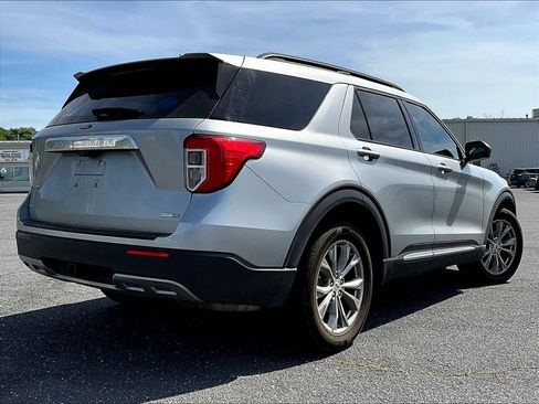 Used 2020 Ford Explorer XLT w/ Equipment Group 202A AWD/4WD image 4