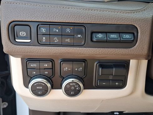 Used 2024 GMC Yukon XL Denali w/ Denali Reserve Package AWD/4WD image 23