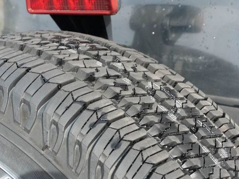 Used 2017 Jeep Wrangler Sport w/ Quick Order Package 24S AWD/4WD image 9
