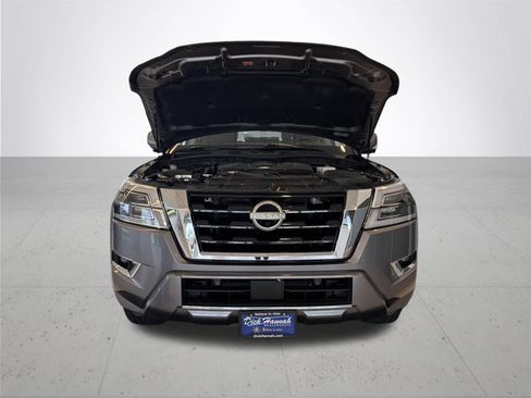 Used 2024 Nissan Armada SL w/ Captain's Chairs Package AWD/4WD image 4