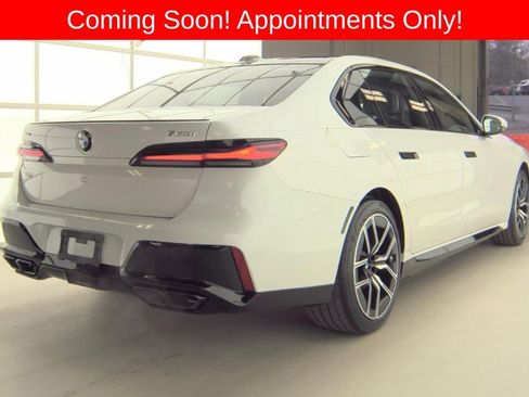 Used 2025 BMW 760i xDrive image 3