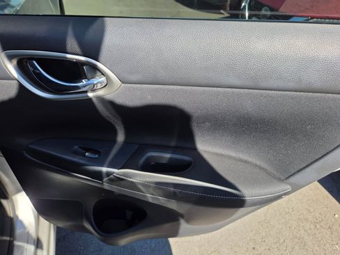 Used 2015 Nissan Sentra SV FWD image 12