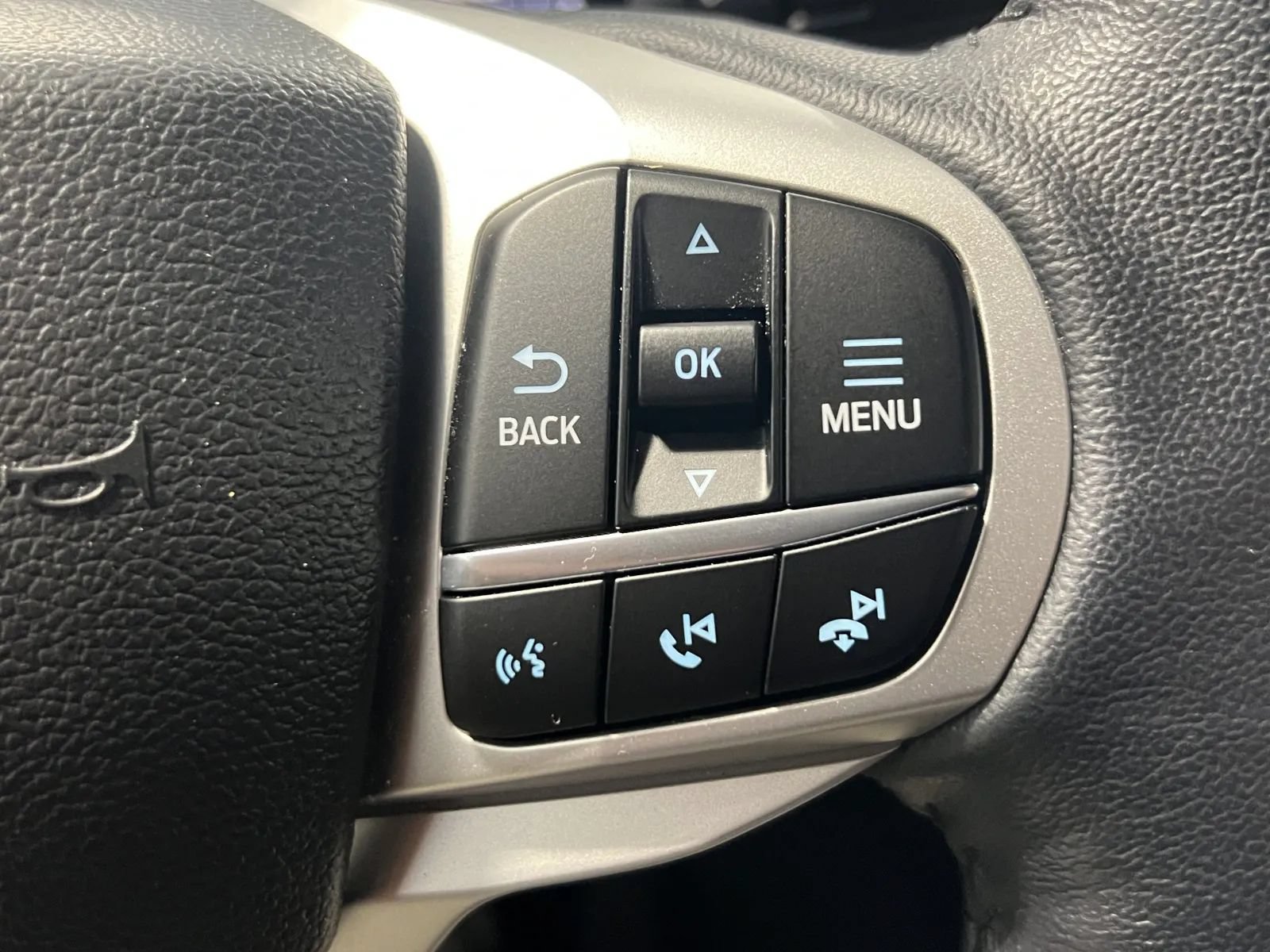 Used 2022 Ford Explorer XLT AWD/4WD image 13