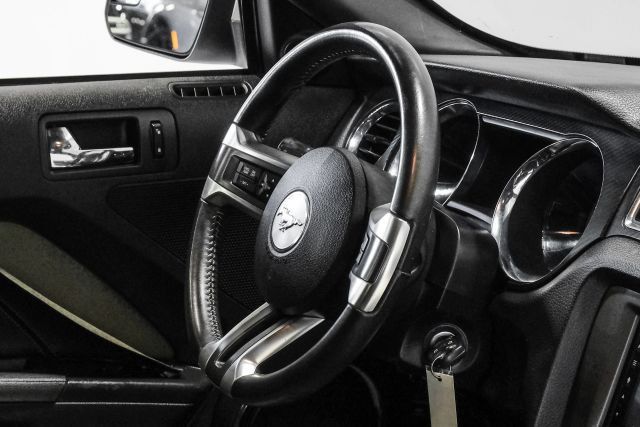 Used 2013 Ford Mustang GT Premium w/ Electronics Pkg RWD image 25