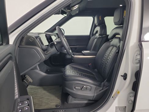 Used 2024 Rivian R1S Adventure AWD/4WD image 20