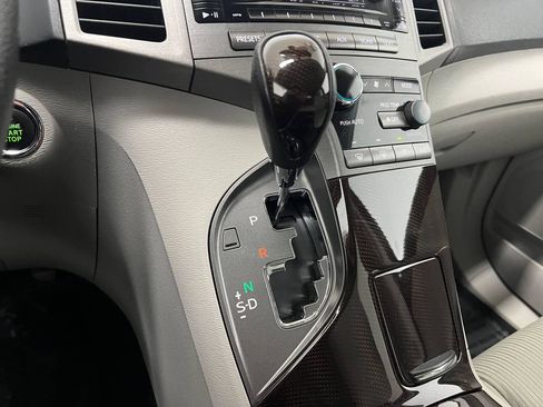 Used 2010 Toyota Venza w/ Convenience Pkg image 19