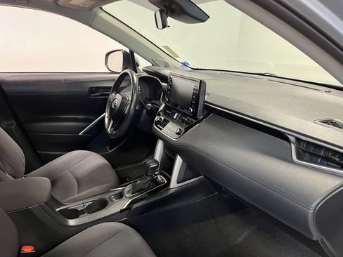 Used 2022 Toyota Corolla Cross LE w/ Moonroof Package AWD/4WD image 11