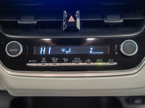 Used 2024 Toyota Corolla LE w/ LE Convenience Package FWD image 22