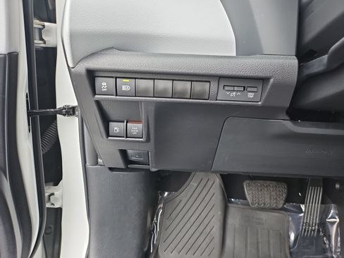 Used 2025 Toyota Sienna XLE FWD image 25