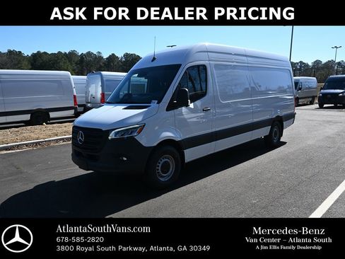 Used 2025 Mercedes-Benz Sprinter 2500 image 1