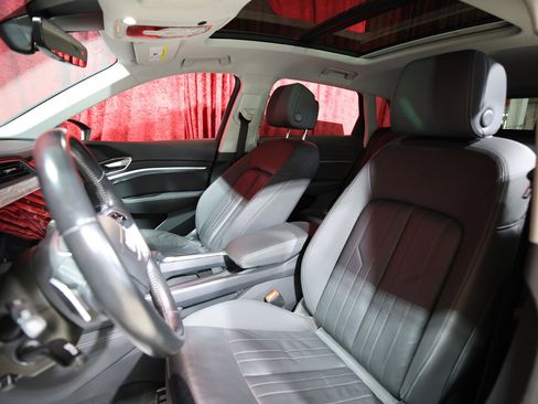 Used 2021 Audi e-tron Premium w/ Convenience Plus Package image 12