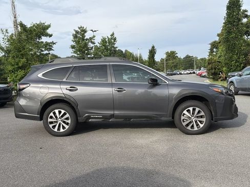 Used 2025 Subaru Outback Premium AWD/4WD image 2