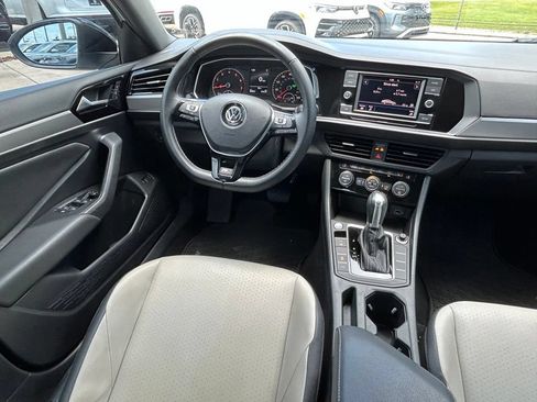 Used 2019 Volkswagen Jetta R-Line w/ R-Line Cold Weather Package FWD image 9