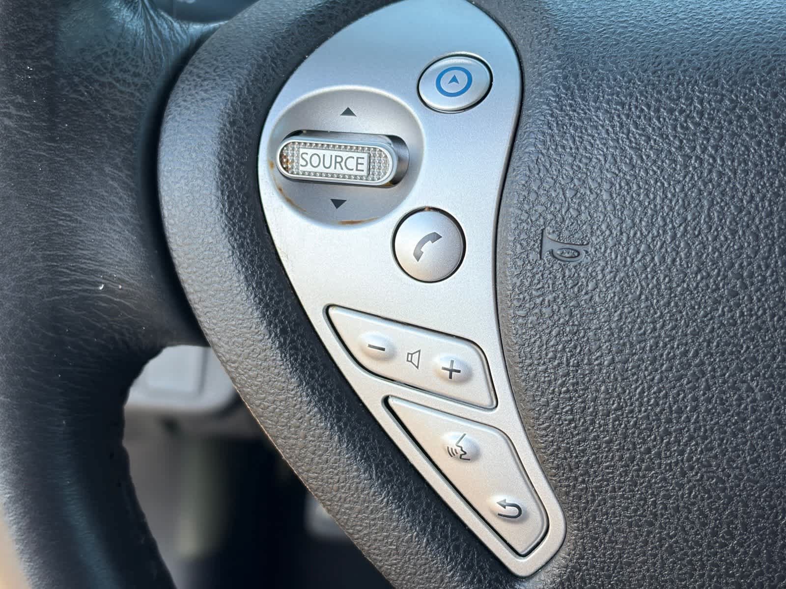 Used 2015 Nissan Leaf SL FWD image 20