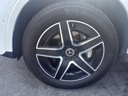 Used 2025 Mercedes-Benz GLC 300 4MATIC image 10