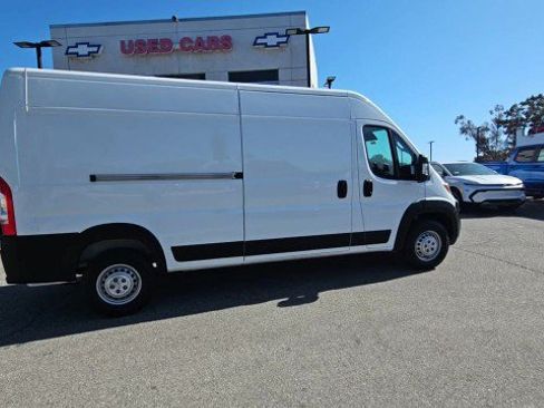 Used 2025 RAM ProMaster 2500 w/ Convenience Group FWD image 9