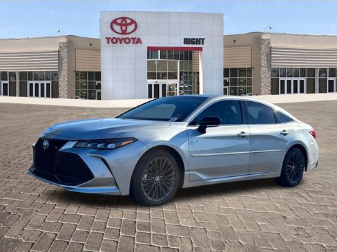 Used 2021 Toyota Avalon XSE image 2