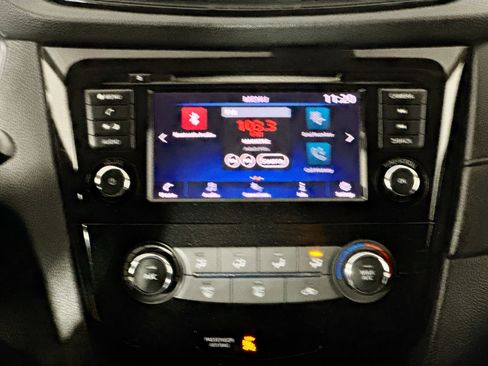 Used 2019 Nissan Rogue S image 23