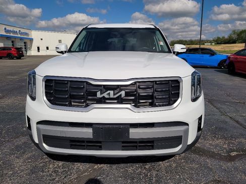 Used 2024 Kia Telluride S FWD image 3