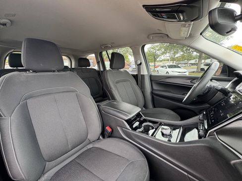 Used 2023 Jeep Grand Cherokee Laredo image 14