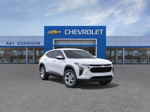 New 2026 Chevrolet Trax LS w/ LS Convenience Package FWD image 5