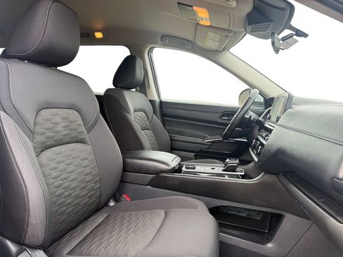 Certified 2025 Nissan Pathfinder SV image 15