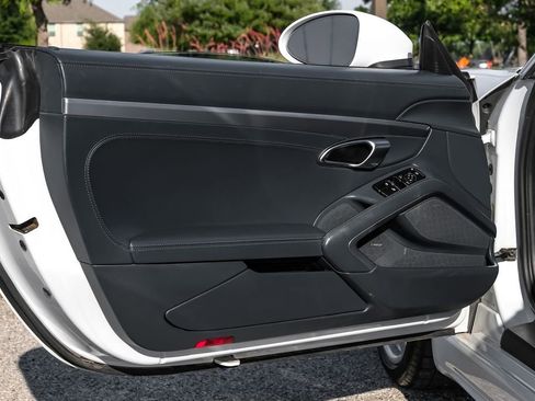 Used 2021 Porsche 718 Cayman RWD image 36