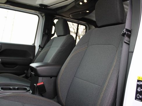 Used 2025 Jeep Gladiator Sport image 32