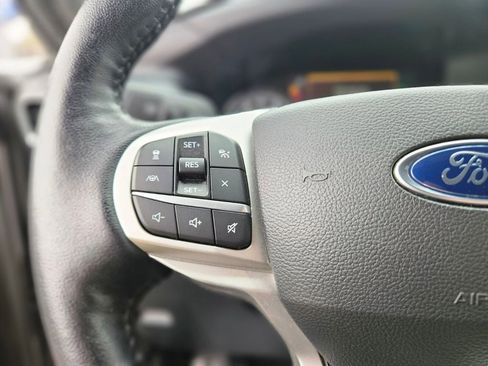Used 2022 Ford Explorer XLT w/ Equipment Group 202A AWD/4WD image 26
