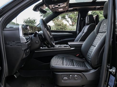 Used 2026 Cadillac Escalade V w/ LPO, Floor Liner Package image 34