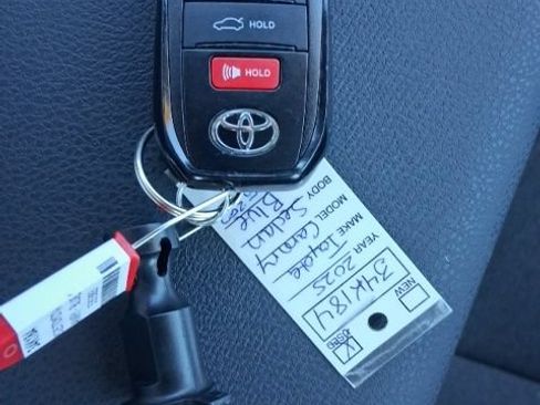 Used 2025 Toyota Camry LE AWD/4WD image 39