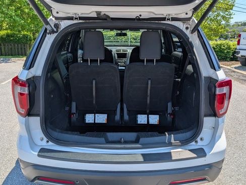 Used 2019 Ford Explorer XLT w/ Equipment Group 201A FWD image 14