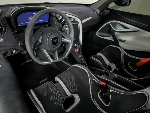 Used 2021 McLaren 765LT image 25
