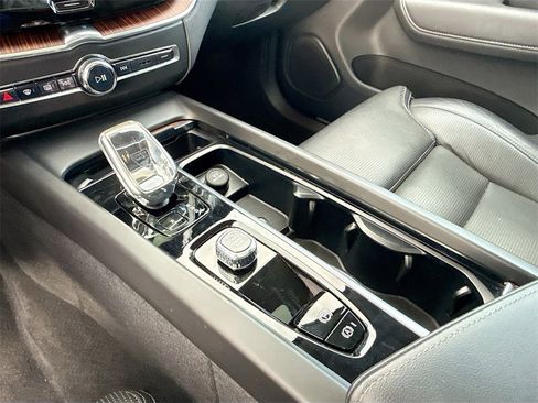 Used 2023 Volvo XC60 B6 Ultimate image 18