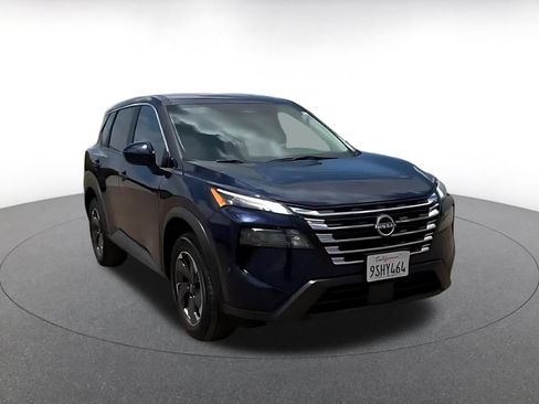 Used 2025 Nissan Rogue SV FWD image 3