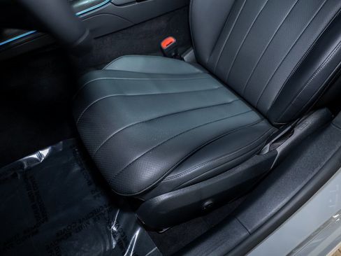 Used 2024 Mercedes-Benz E 350 4MATIC Sedan w/ Driver Assistance Package image 33