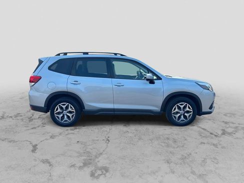 Used 2023 Subaru Forester Premium AWD/4WD image 9