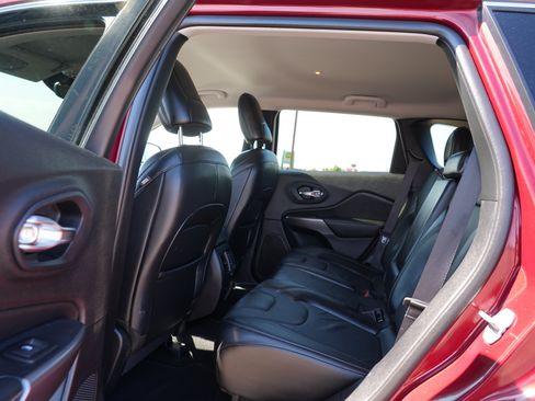 Used 2020 Jeep Cherokee Limited AWD/4WD image 18