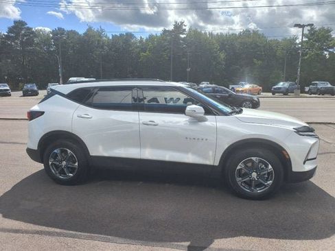 Used 2025 Chevrolet Blazer LT w/ Sound & Technology Package AWD/4WD image 4