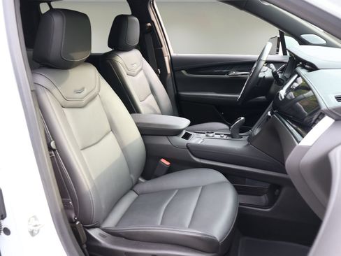 Certified 2024 Cadillac XT6 Premium Luxury FWD image 20