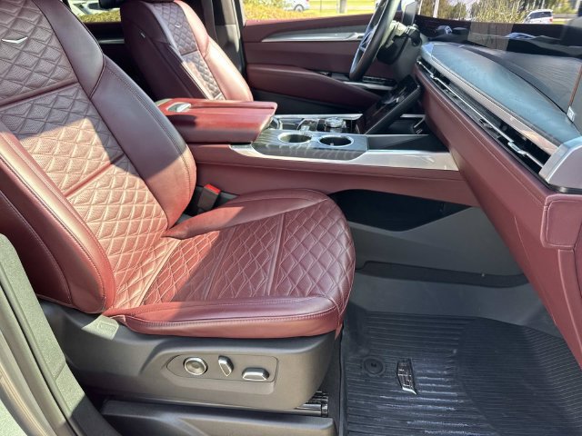Used 2025 Cadillac Escalade Sport w/ Touring Package RWD image 9