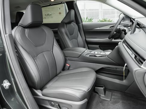 Certified 2026 INFINITI QX60 Luxe w/ Cargo Package FWD image 37