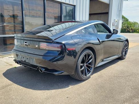Certified 2025 Nissan Z Performance w/ Floor Mat Package RWD image 4