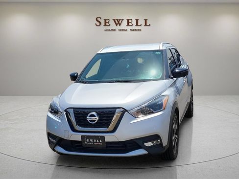 Used 2019 Nissan Kicks SR w/ SR Premium Package FWD image 1