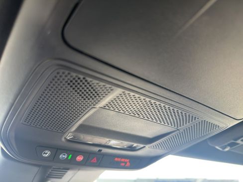 Used 2025 GMC Acadia Elevation image 32