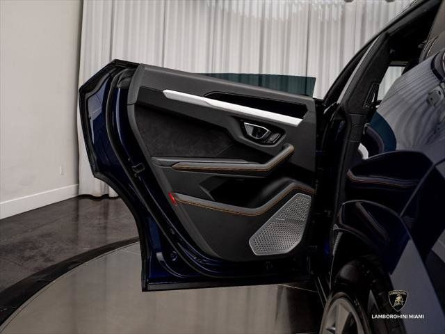 Used 2020 Lamborghini Urus AWD/4WD image 47