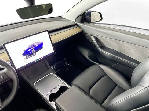 Used 2022 Tesla Model Y Long Range AWD/4WD image 22
