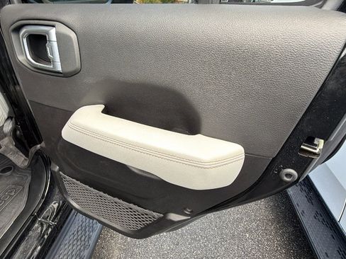 Certified 2023 Jeep Gladiator Overland image 17