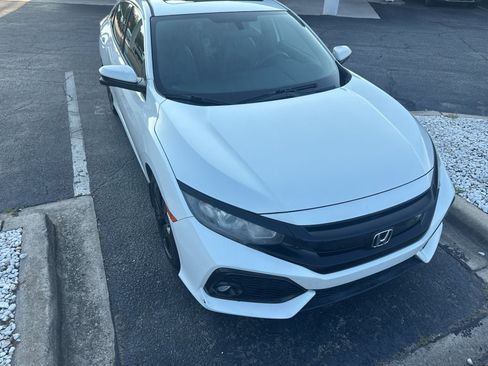 Used 2018 Honda Civic EX image 9