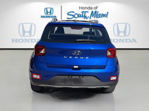 Used 2024 Hyundai Venue Limited image 6